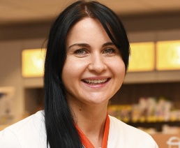 Laura Vanagaitė, „Gintarinės vaistinės“ vaistininkė